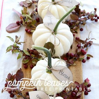 Free Printable pumpkin leaves- a lovely vintage farmhouse inspired seasonal Fall decor idea #wallart #art #leaftemplate #autumn
