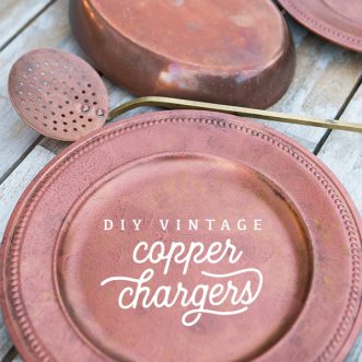Quick and easy DIY copper chargers for a beautiful Fall tablescape- a warm and cozy way to add texture to Autumn decor