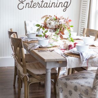 cozy, easy, and simple fall tablescape ideas for everyday or autumn entertaining for family, friends, and little ones. #dinnerparties #fall #friends #littleones #falldecorating #tablescape #falltablescape