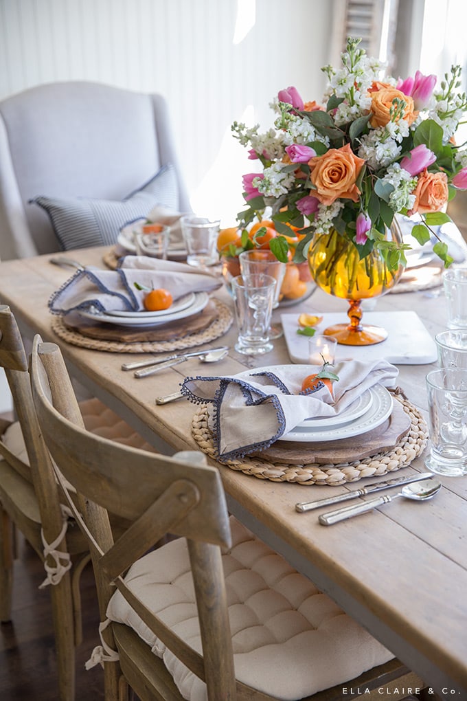 These tips for an easy flower arrangement help you create a beautiful table centerpiece for entertaining. 