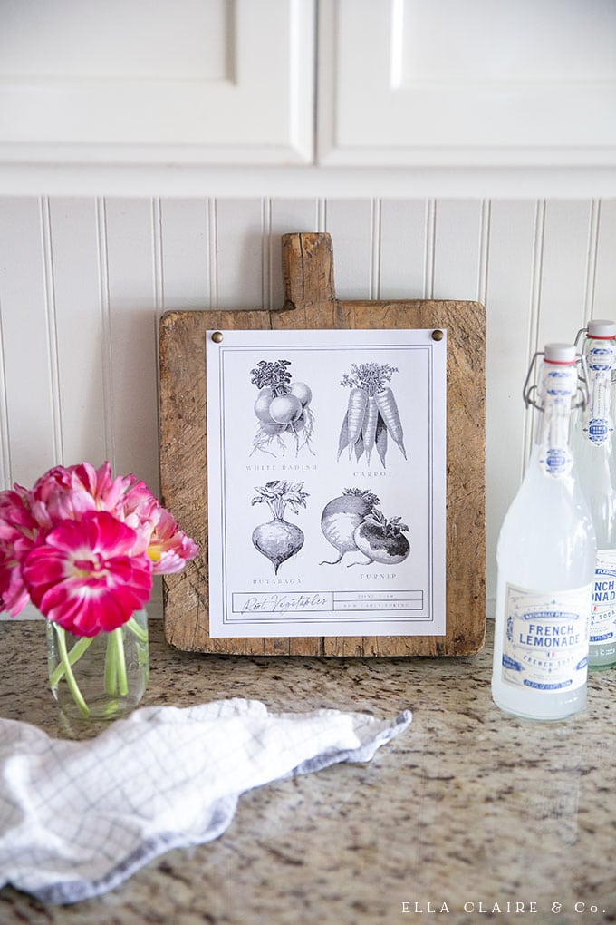 Free vintage Vegetable printable- best artwork for your farmhouse kitchen or home decor.
