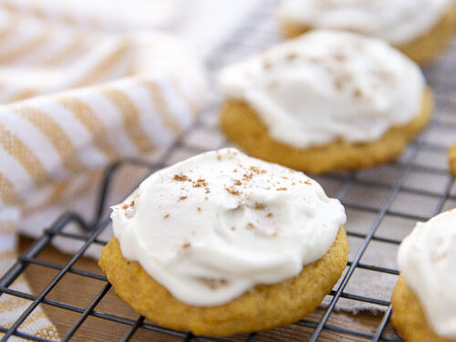 pumpkin-cookies-with-cream-
